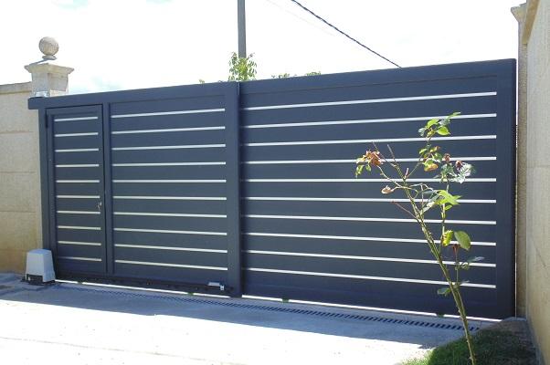 puertas de garaje con bisagras laterales